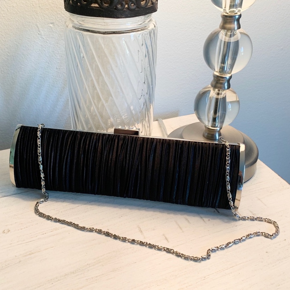 Black clutch